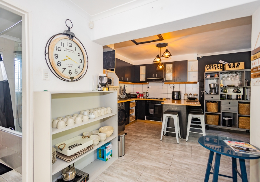 2 Bedroom Property for Sale in Oakglen Western Cape